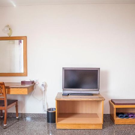 Holiday Hotel Nangan Luaran gambar