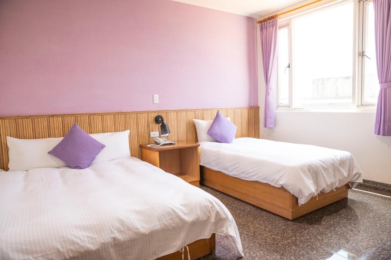 Holiday Hotel Nangan Luaran gambar