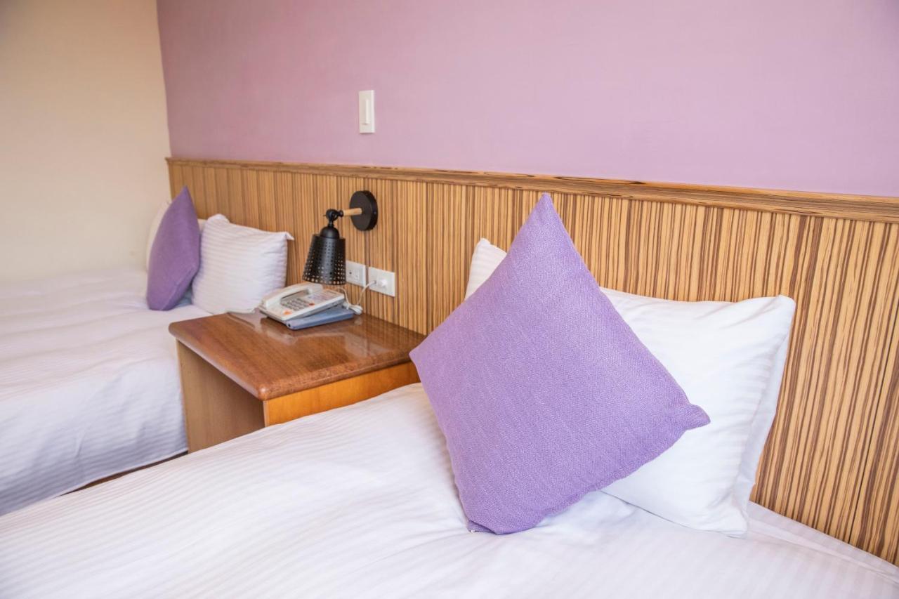 Holiday Hotel Nangan Luaran gambar