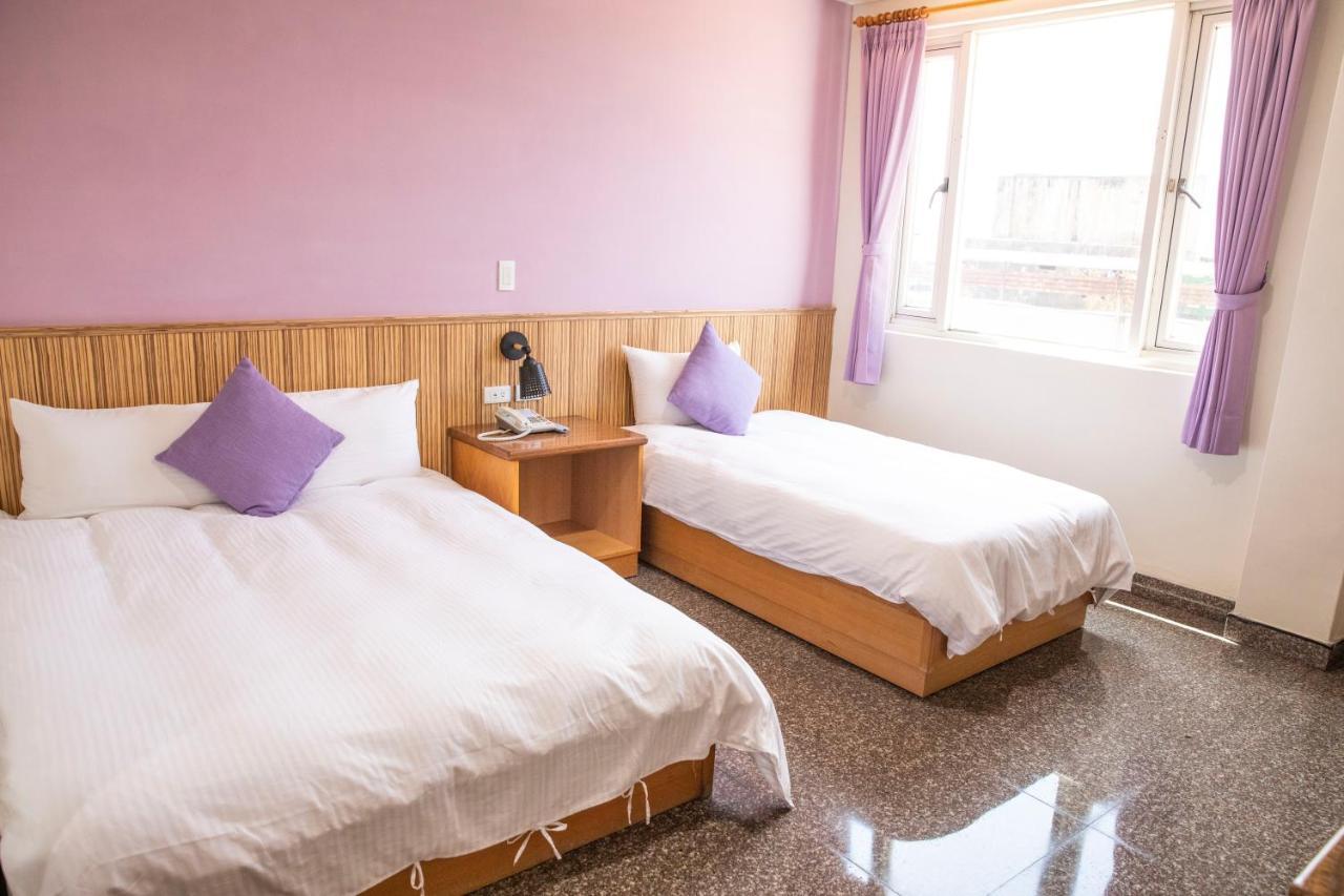 Holiday Hotel Nangan Luaran gambar