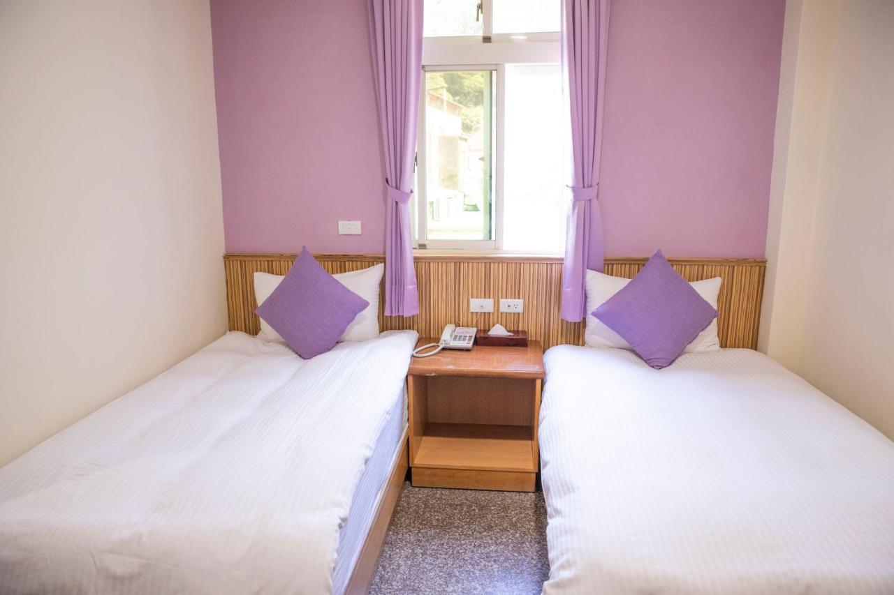 Holiday Hotel Nangan Luaran gambar