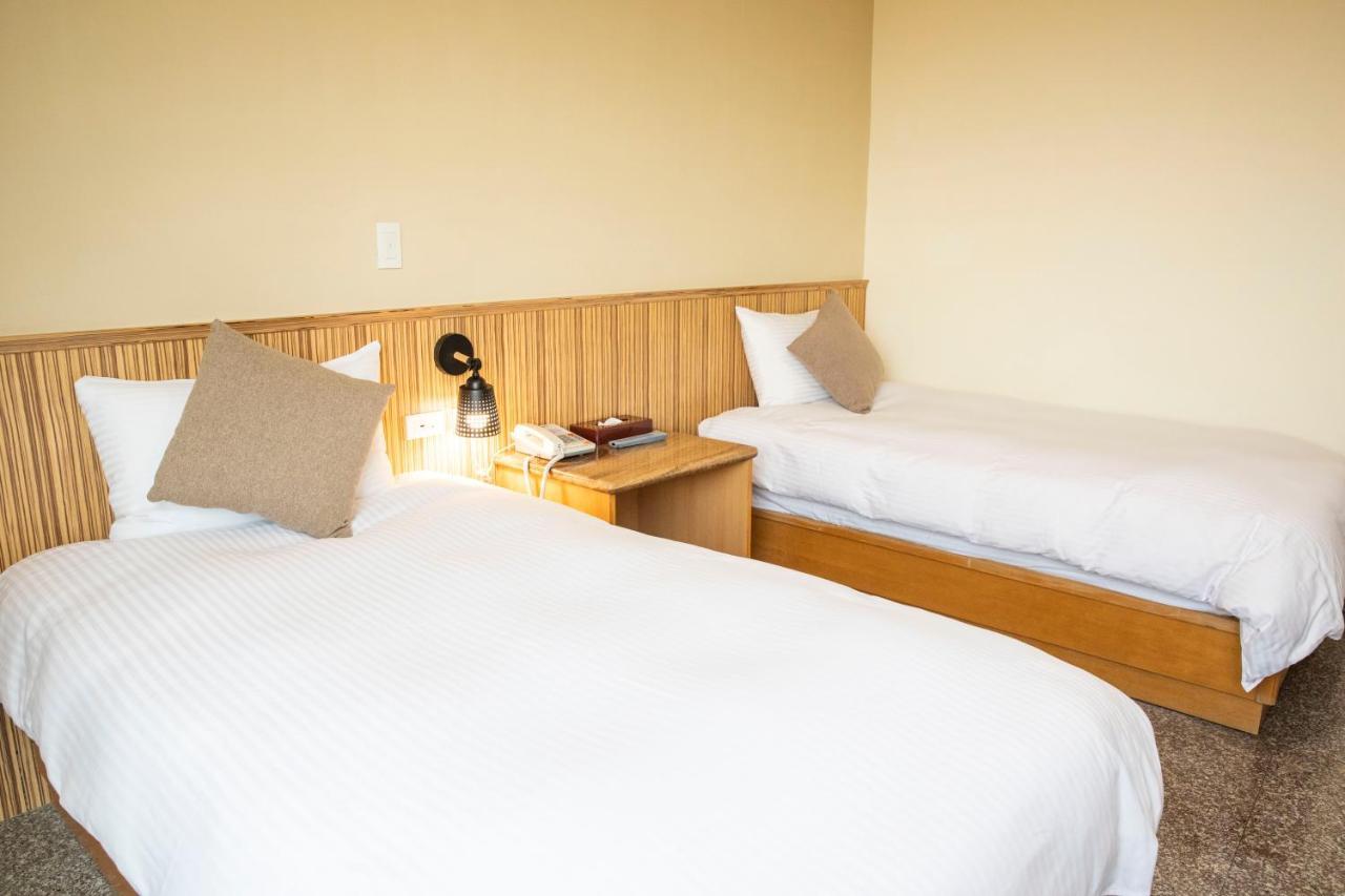 Holiday Hotel Nangan Luaran gambar