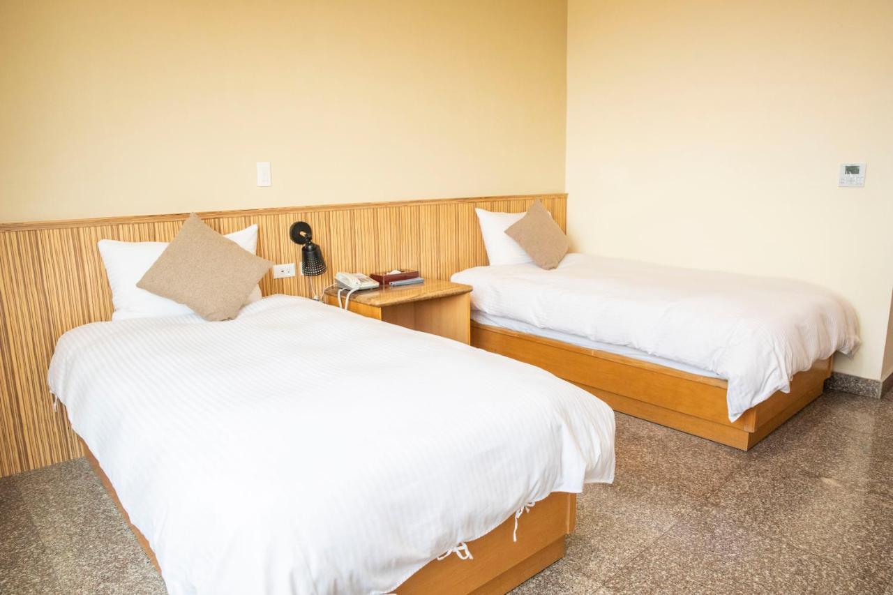 Holiday Hotel Nangan Luaran gambar