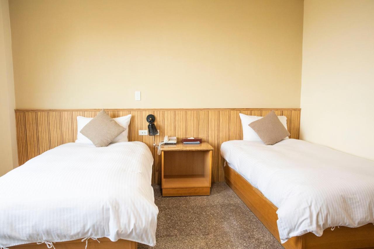 Holiday Hotel Nangan Luaran gambar